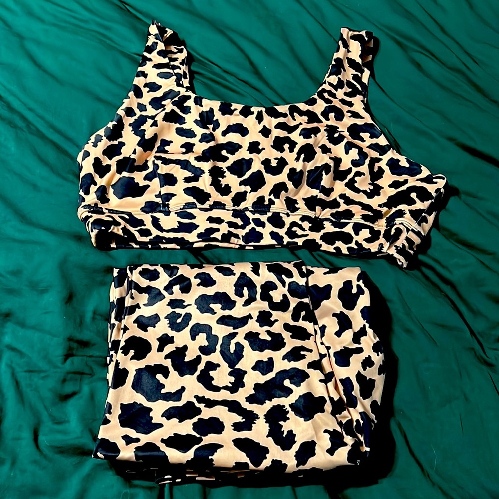 Shein curve 3XL LEOPARD PRINT WORKOUT SET